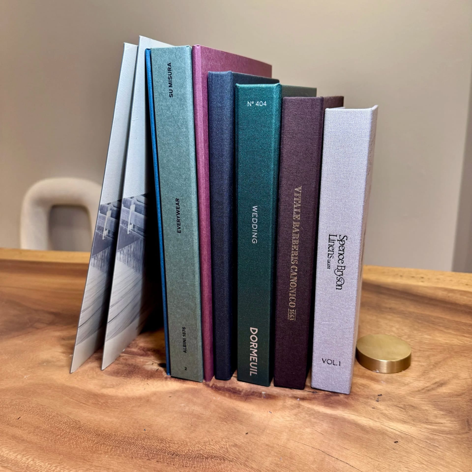 Kuratierte Stoffkollektion italienischer und britischer Webereien bei Endel Tailor Bangkok - Vitale Barberis Canonico, Zegna, Loro Piana, Dormeuil