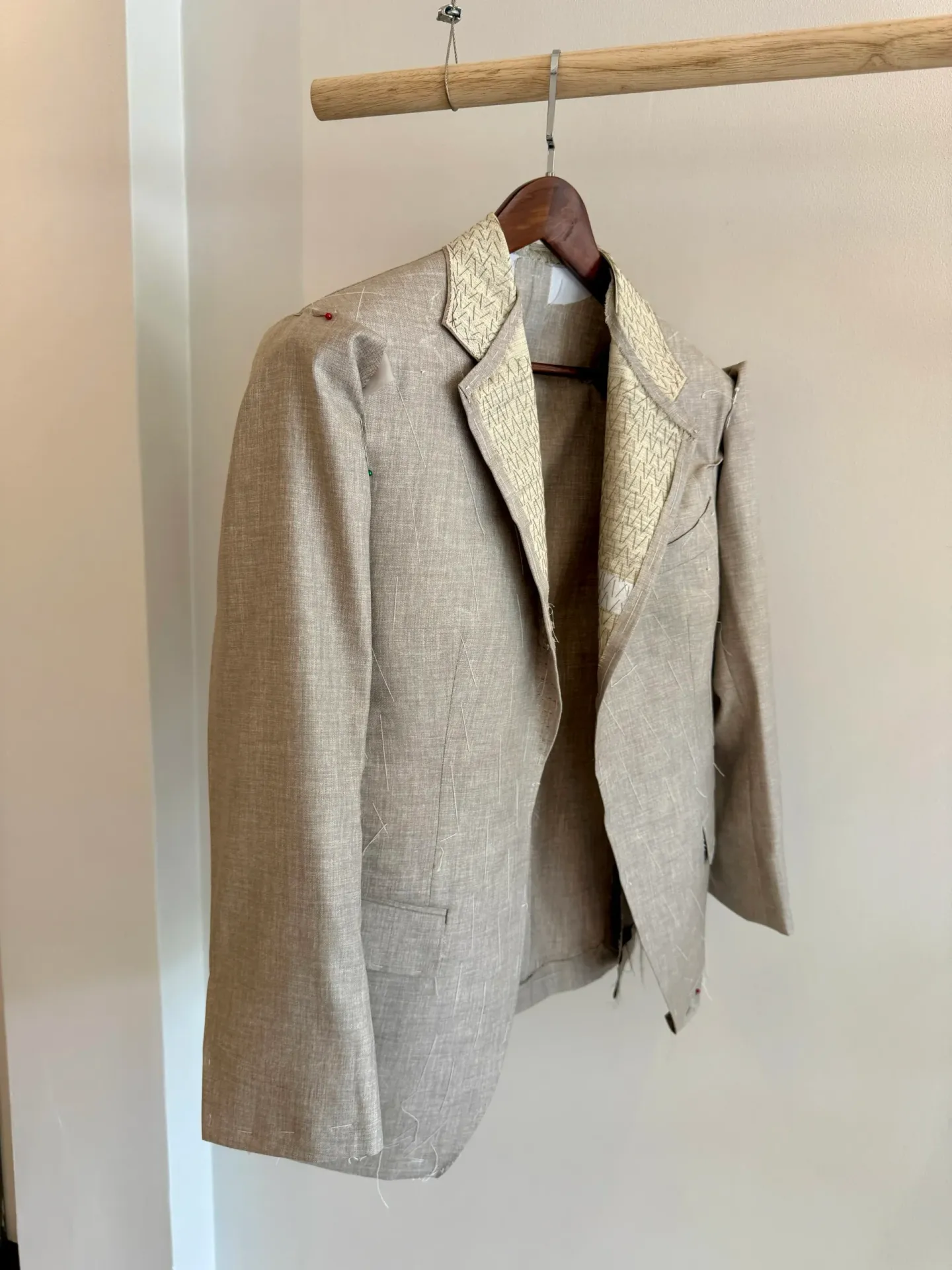 Maßgeschneiderter Anzug aus marineblauer Wolle von Endel Tailor Bangkok