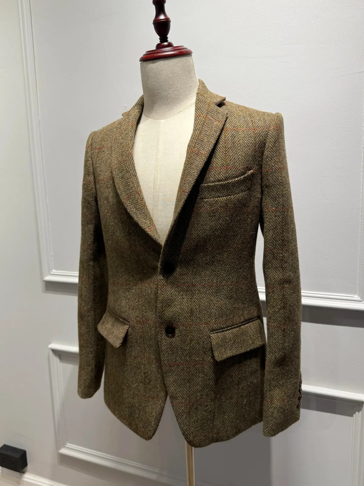 Nadelstreifen-Business-Anzug nach Maß von Endel Tailor Bangkok